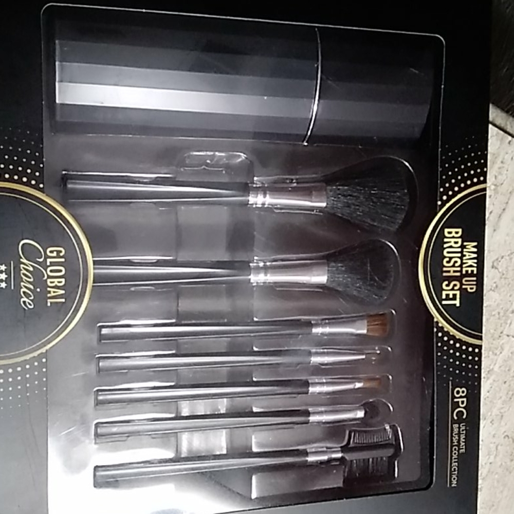 Makeup utensils
